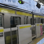 【新宿駅】京王線から総武線への行き方を写真・動画付きで分かりやすく解説！