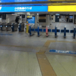 【新宿駅】中央線から小田急線への行き方を写真・動画付きで分かりやすく解説！